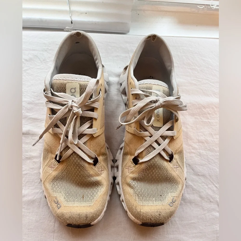 On Running Cloud X 3 women’s size 7 Savannah/Frost athletic shoes‎